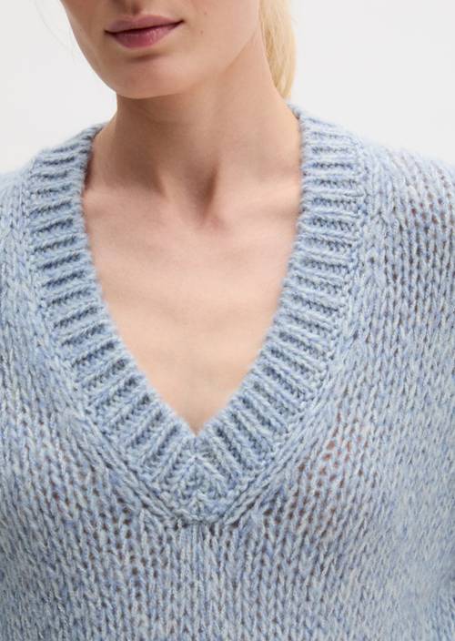 Fluffy-V-Neck-Pullover regular Light Blue in Detailansicht