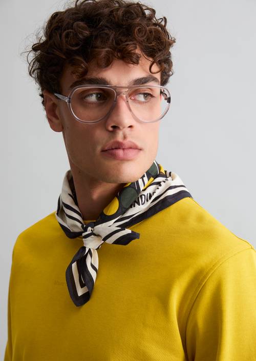 Bandana Offwhite nošeno na modelu