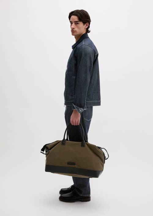 Canvas-Weekender Model Loke Dusty Olive getragen am Model