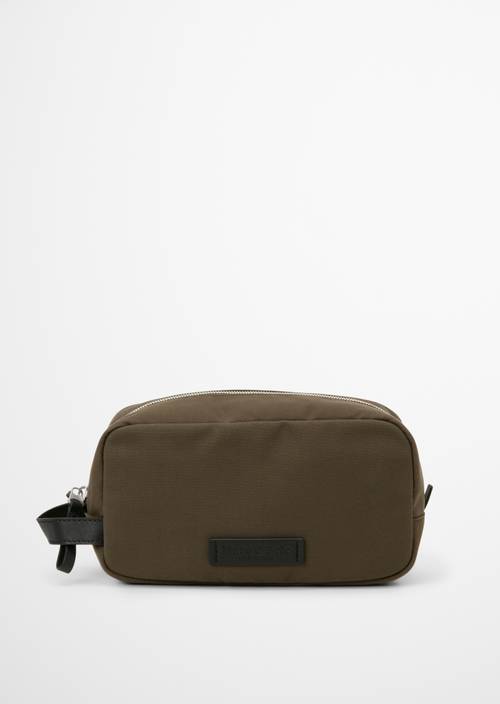 Trousse de toilette modèle Ludvig Dusty Olive en vue de face
