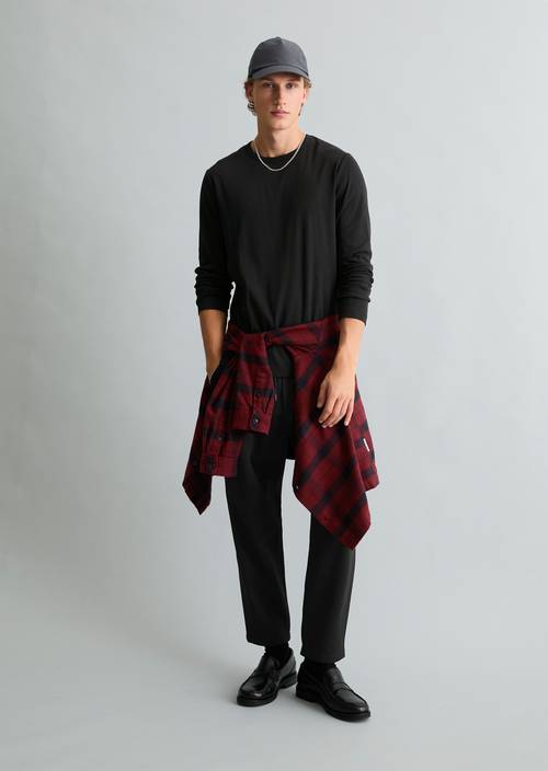 Regular-fit long-sleeve shirt Black in front view