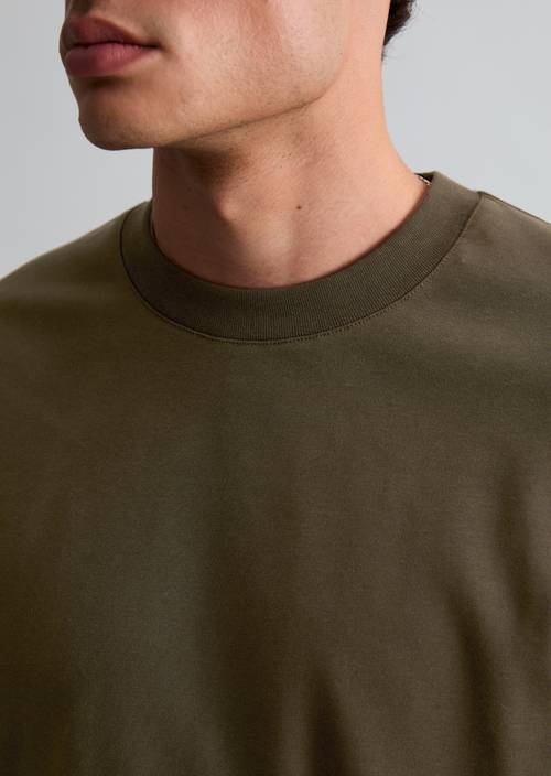 Heavy Weight Longsleeve relaxed Olive Drab in Detailansicht