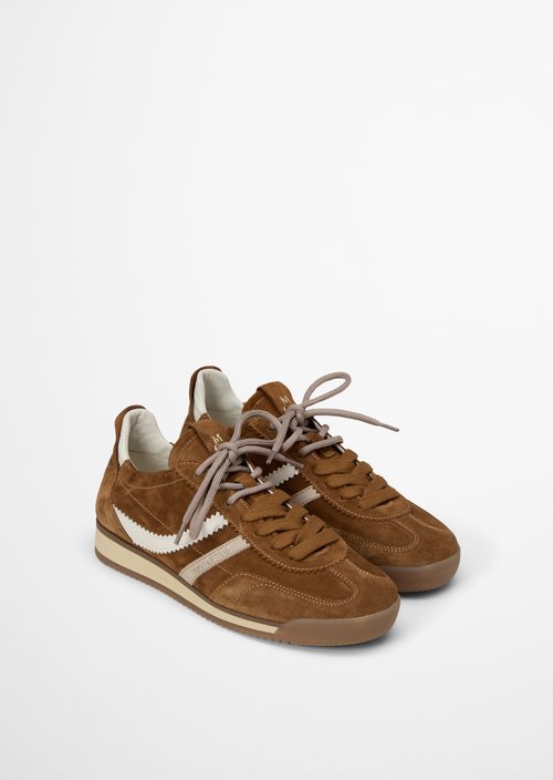 Mila Sneaker Model — Pure Camel