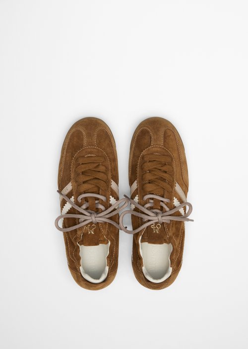 Mila Sneaker Model — Pure Camel