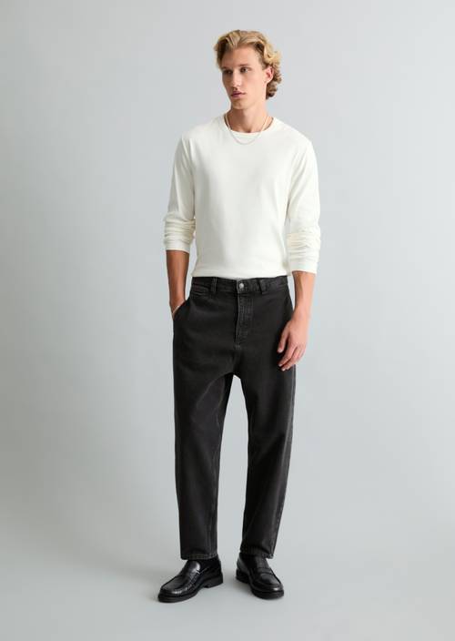 Jeans Style: Isak Relaxed Barrel Cropped Black in front view