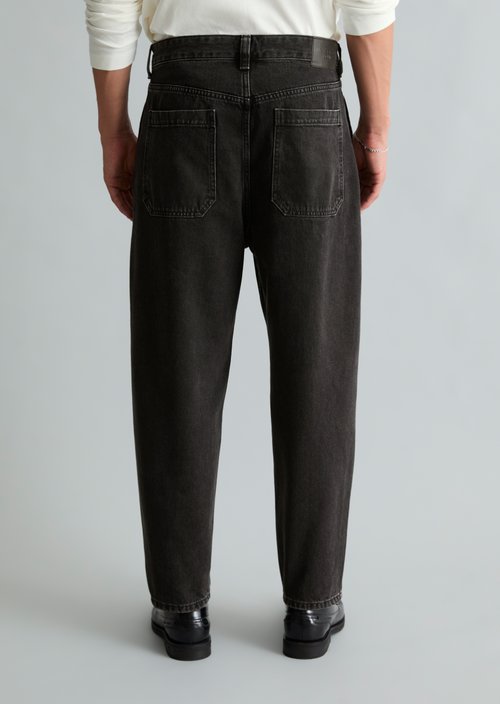 Jeans Style: Isak Relaxed Barrel Cropped — Black