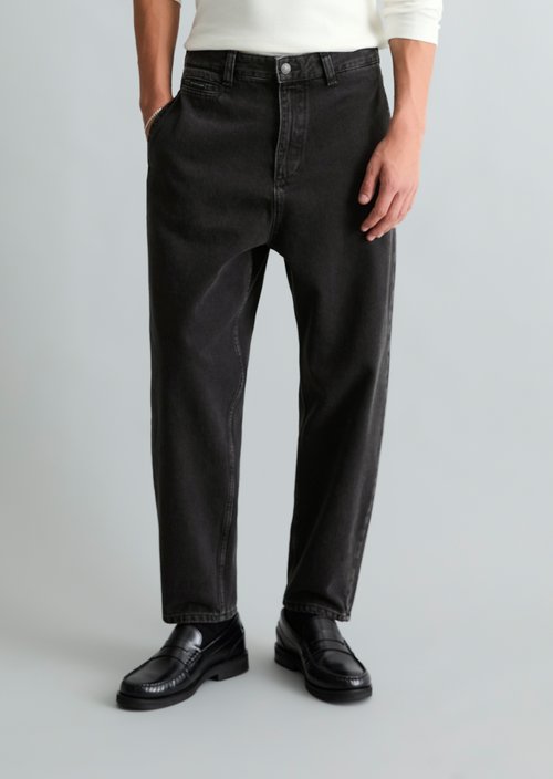 Jeans Style: Isak Relaxed Barrel Cropped — Black
