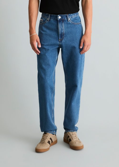 Runne Tapered Jeans — Dark Blue