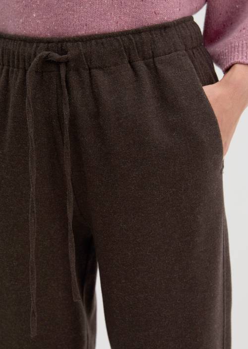 Regular-fit joggers Stone Brown Melange in detail view