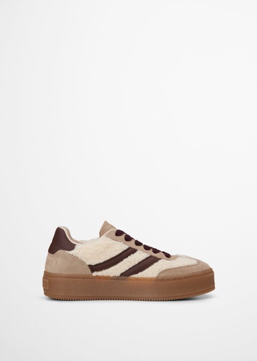 Edith Sneaker Model — Earthy Taupe