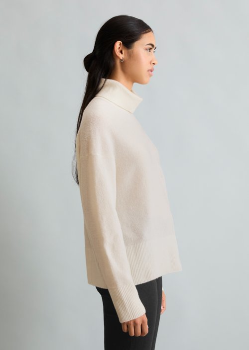 Relaxed-fit turtleneck sweater — Creamy White