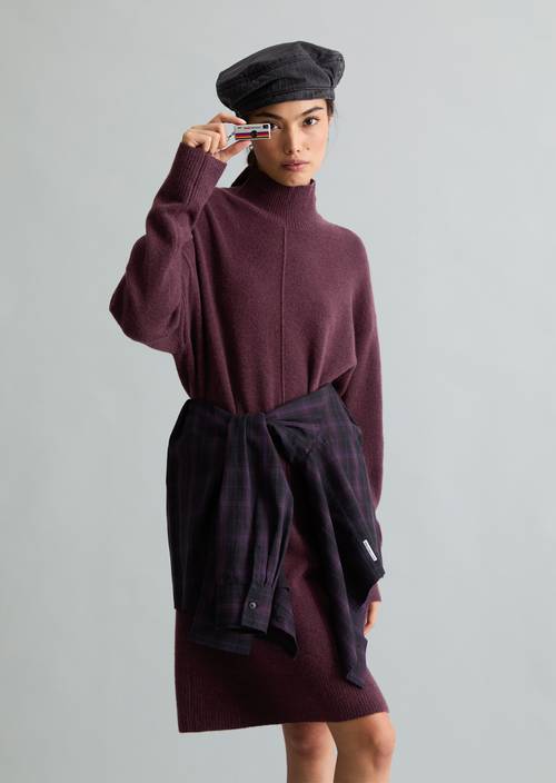 Strickkleid oversize Rhubarb Jam in Frontalansicht