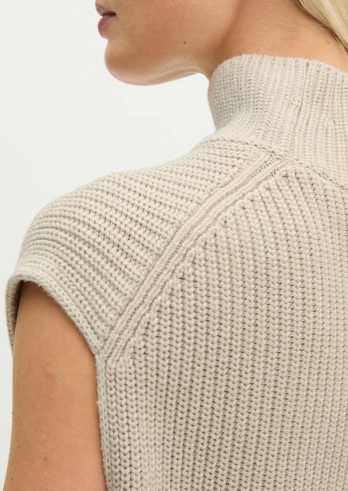 Ärmelloser Pullover relaxed Light Stone Melange in Detailansicht