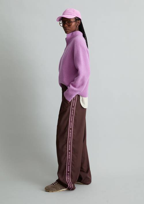Pantalon avec bandeau logo large Espresso Brown en vue de face