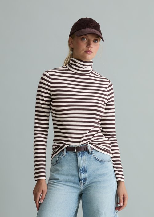 Slim-Fit Long-Sleeve Turtleneck — Dark Brown