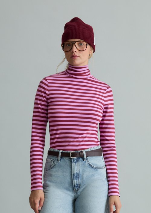 Slim-Fit Long-Sleeve Turtleneck — Dark Red
