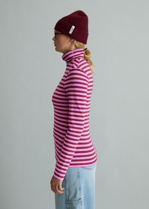 Slim-Fit Long-Sleeve Turtleneck — Dark Red