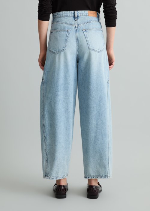 Enni Wide Barrel Cropped Jeans — Light Blue