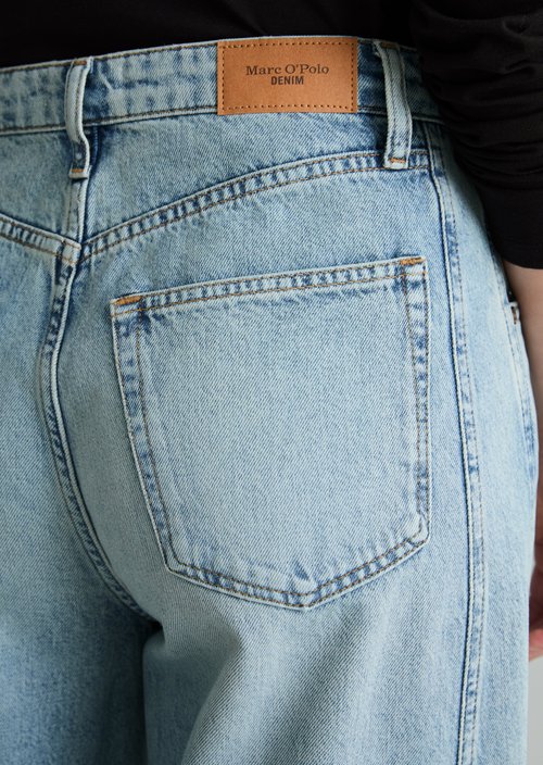Enni Wide Barrel Cropped Jeans — Light Blue