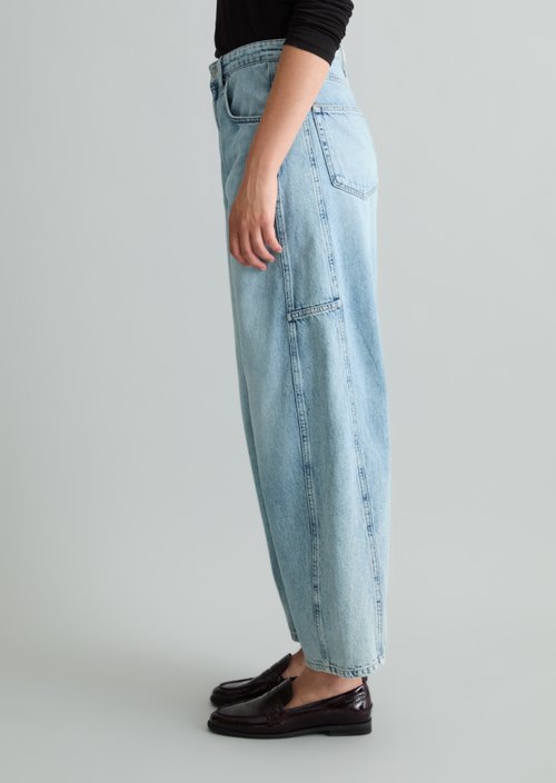 Enni Wide Barrel Cropped Jeans — Light Blue