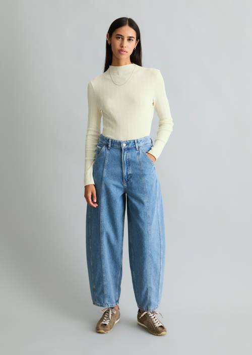 Jean modèle Enni à coupe large Medium Blue en vue de face