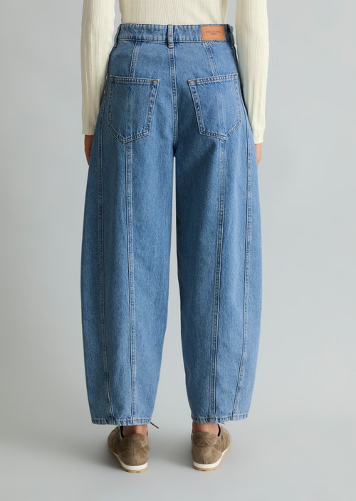 Enni Wide Barrel Jeans — Medium Blue