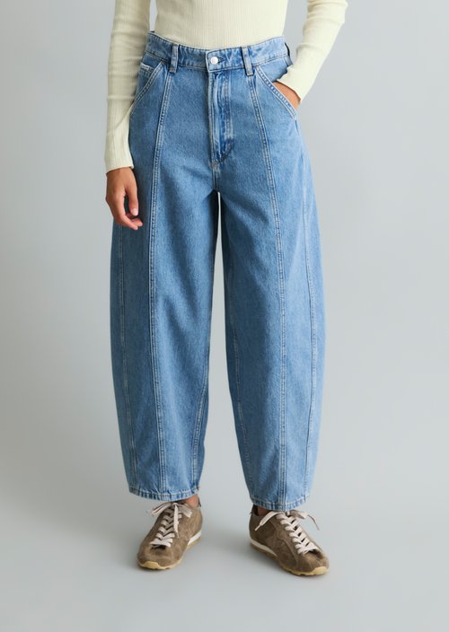 Enni Wide Barrel Jeans — Medium Blue