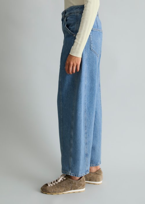 Enni Wide Barrel Jeans — Medium Blue
