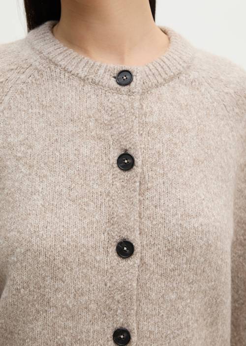 Kardigan regular Light Brown v detailním pohledu