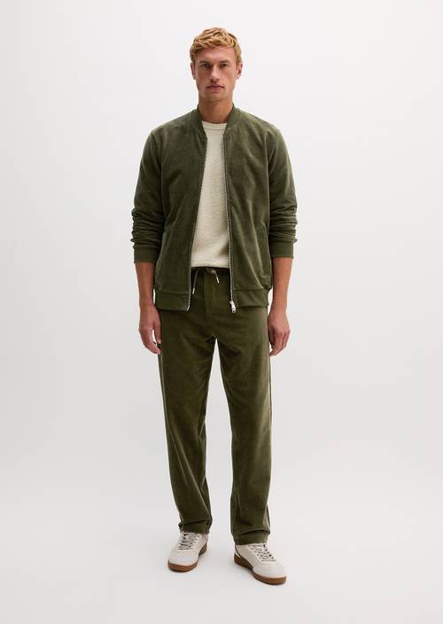 Pantalon de survêtement coupe classique Dusty Olive en vue de face