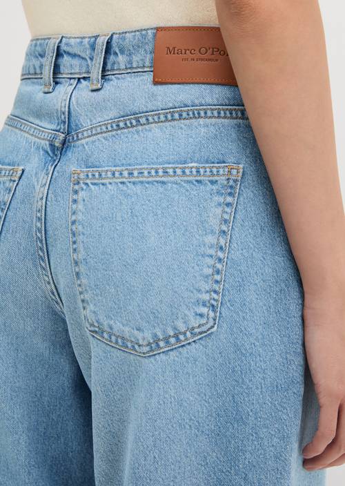 Jeans Model Lara barrel cropped Medium Blue in Detailansicht