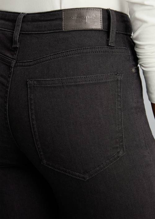 Jeans Model Olina straight Black in Detailansicht