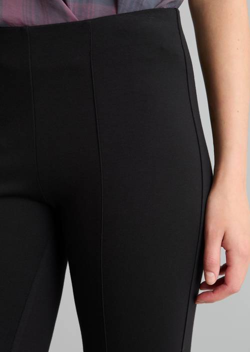 Leggings slim Black en vue détaillée
