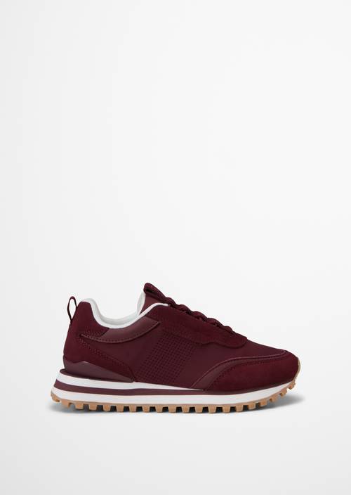 Bjorna Sneaker Model Dark Aubergine right shoe outer view