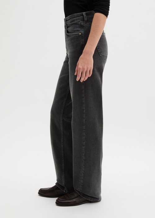 Leby Straight-Leg Jeans — Dark Grey