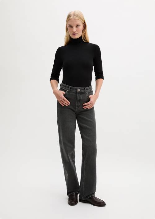 Jeans modèle Leby, coupe droite Dark Grey en vue de face