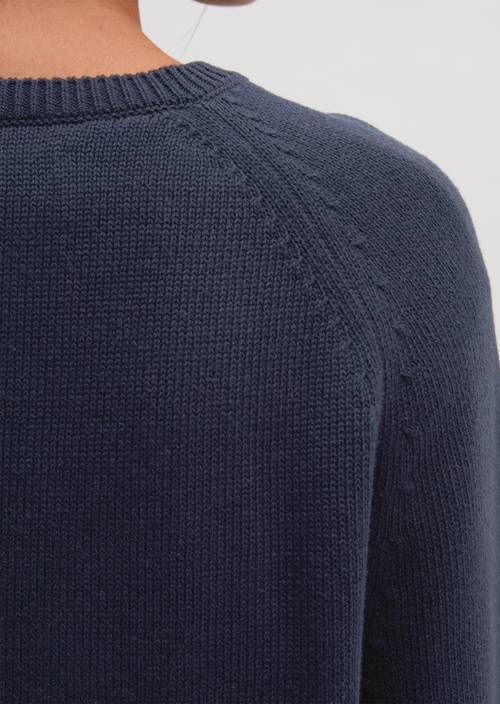 Pull à col rond, coupe classique Manic Midnight en vue détaillée