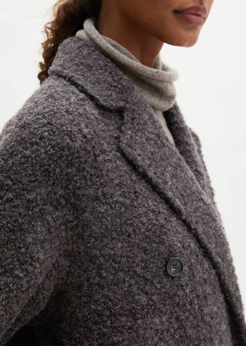 Curly-Mantel relaxed Stone Brown Melange in Detailansicht