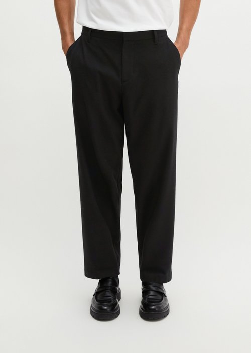 Bent Relaxed Pants — Black