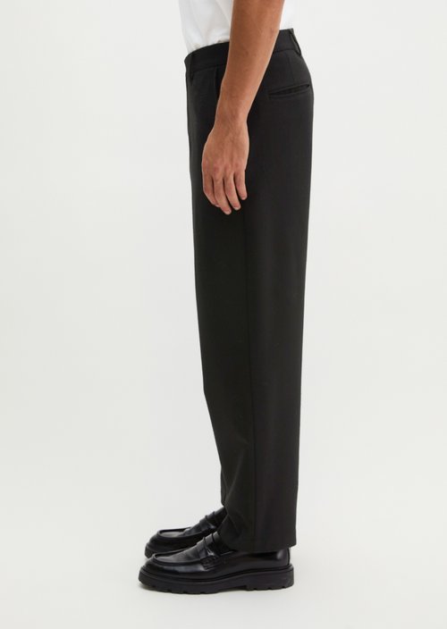 Bent Relaxed Pants — Black