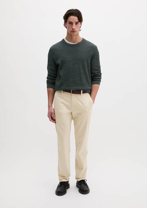 Chino Model Osby tapered Grey Silk in Frontalansicht