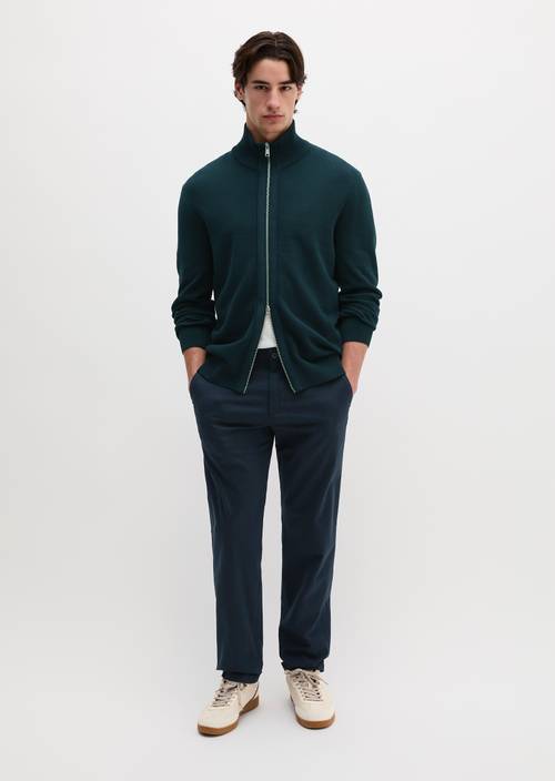 Chino Model Osby tapered Dark Navy in Frontalansicht