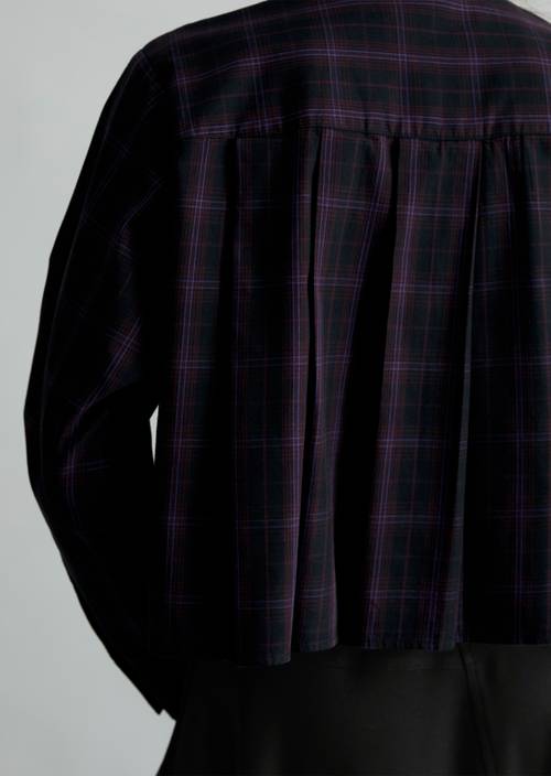 Cropped Checked Blouse Black in detail view