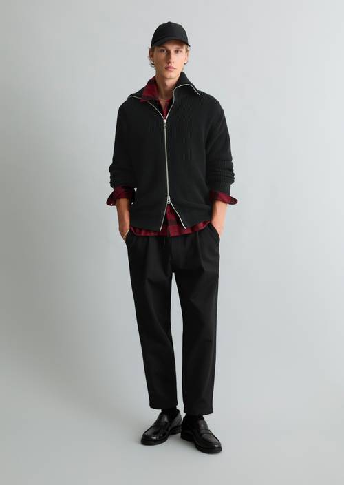 Strickjacke regular mit Kragen Black in Frontalansicht