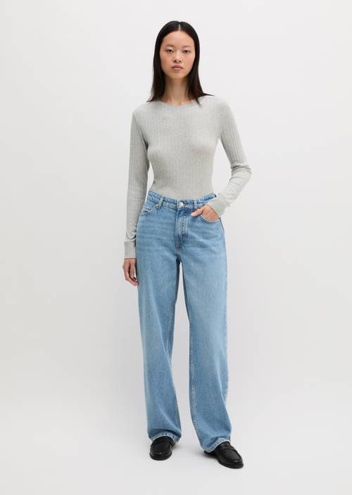 Jeans modèle Leby, coupe droite Medium Blue en vue de face