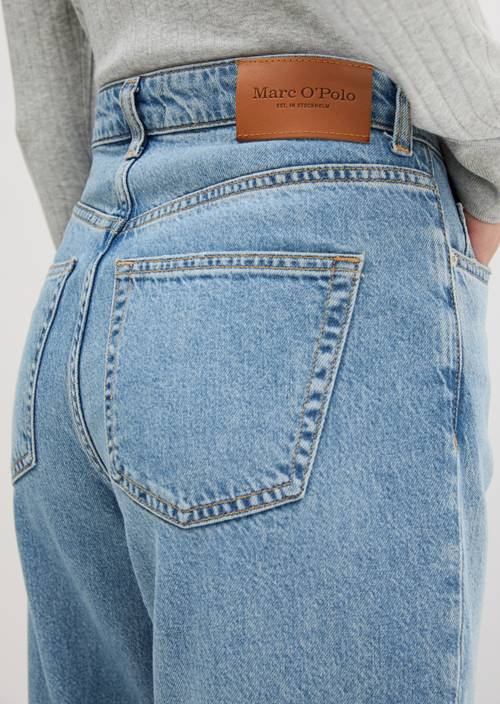 Jeans modèle Leby, coupe droite Medium Blue en vue détaillée
