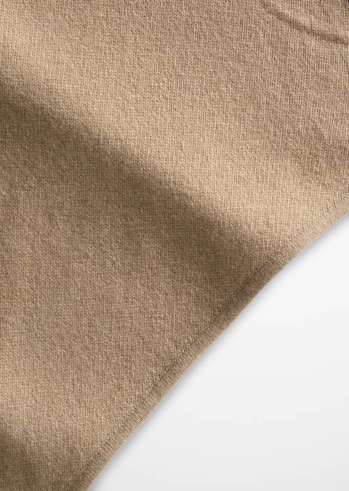 Écharpe triangulaire Earthy Taupe en vue détaillée