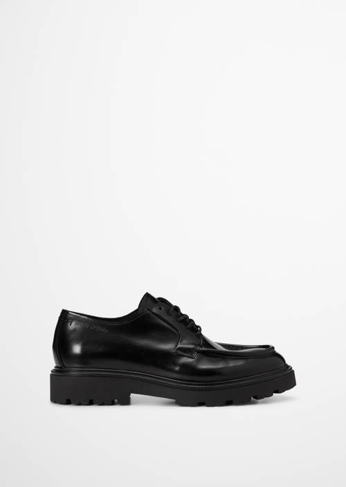 Schnürer Model Phil Black Ansicht rechter Schuh von außen