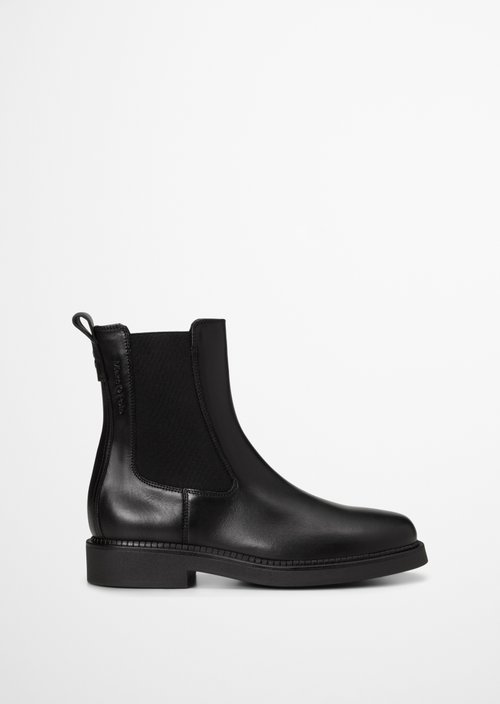 Erin Chelsea Boot — Black