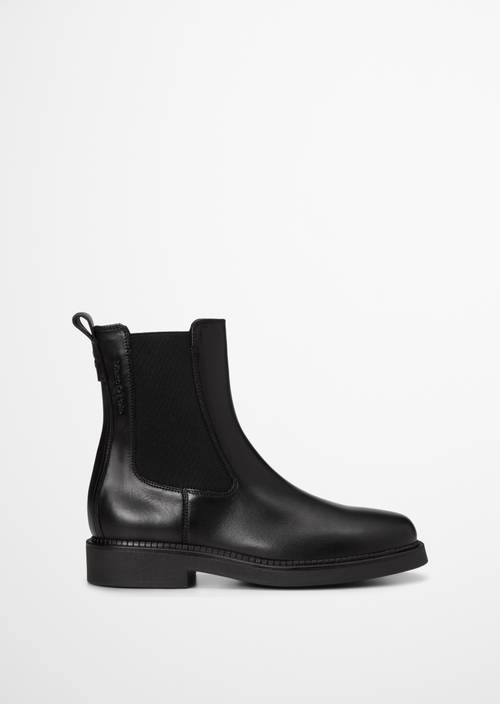 Chelsea Boot Model Erin Black Ansicht rechter Schuh von außen